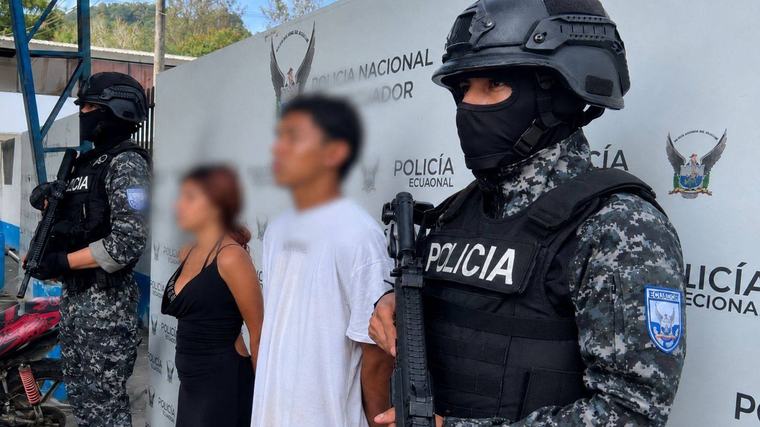 Esmeraldas: hallan un arma de fuego y dos motocicletas reportadas como robadas durante operativo