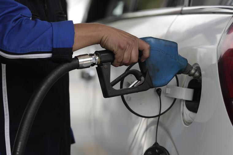 Generación Z considera los autos de gasolina tan anticuados como los teléfonos fijos