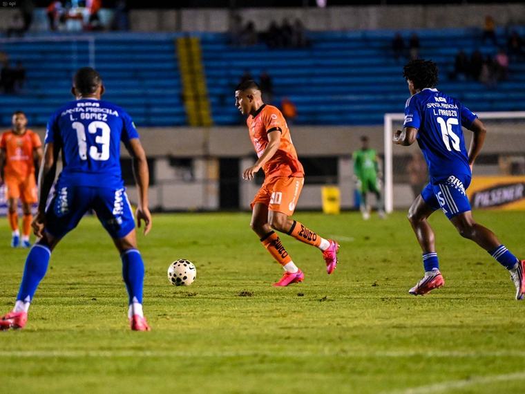 Emelec rescata empate ante Libertad FC, pero no deja el hexagonal de descenso de la Liga Ecuabet