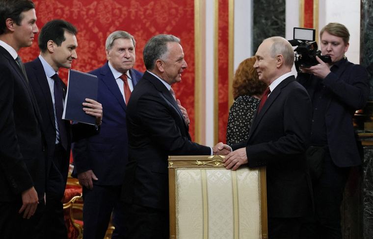 Emisarios de Trump se reúnen con Putin en Moscú para negociar un plan de paz para Ucrania