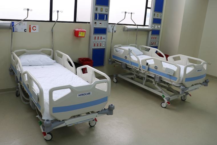 Gobierno Nacional renueva camas de cuidados intensivos en el Hospital José Carrasco Arteaga