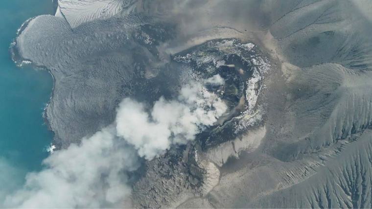 Anak Krakatoa en erupción: caos aéreo afecta a miles en Indonesia