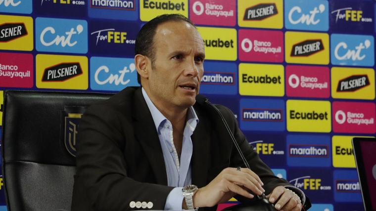 Consejo de la FEF se reuniría este lunes para definir al nuevo entrenador de Ecuador, según periodistas