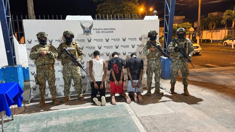 Operativo militar en el cantón Esmeraldas deja tres detenidos y armas incautadas