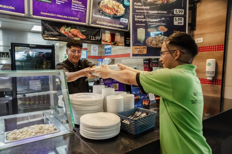 Este emprendimiento circular está reduciendo el uso de los desechables en los patios de comida en Ecuador