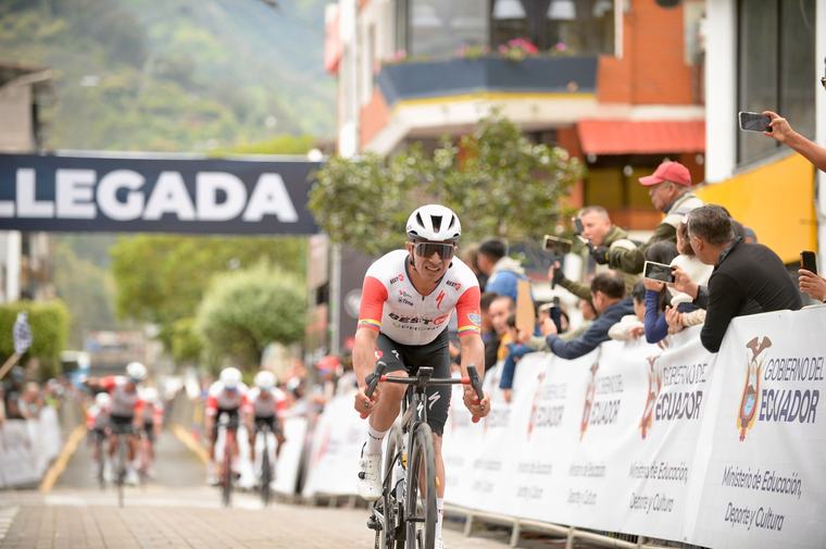 Byron Guamá lidera la Vuelta Ciclística al Ecuador en inicio de la competencia
