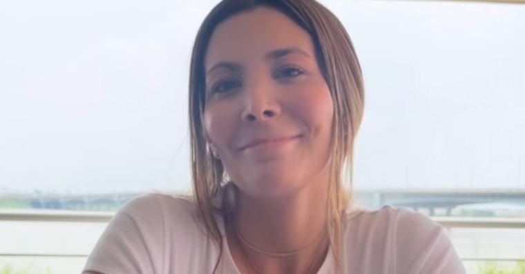 Hija de Mónica Martinich responde a críticas de redes sociales: "Mi mamá merece respeto"