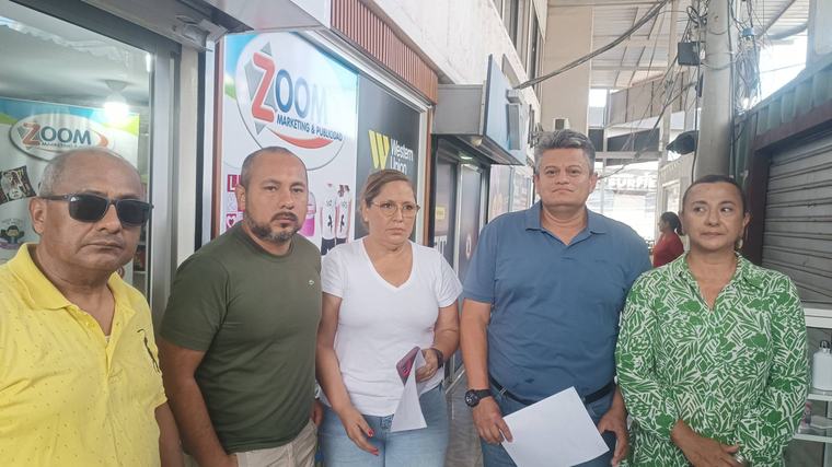Directiva del centro comercial Nuevo Tarqui de Manta, responde a cuestionamientos y expone proyecto para los comerciantes