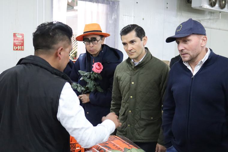 Delegación de Japón, la UE y el Banco Mundial recorrieron exportadoras ecuatorianas de flores y brócoli