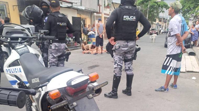 Un hombre fue asesinado de varios disparos afuera de una vivienda en Portoviejo