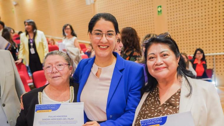 ¿Cuándo se conocerá a las seleccionadas para el bono de USD 482 Mujeres que Transforman 2026?