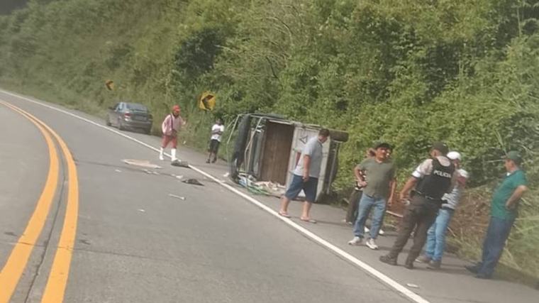 Seis personas resultan heridas tras volcamiento de camioneta en El Carmen