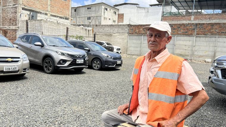 Terrenos baldíos del centro de Portoviejo ahora funcionan como garajes