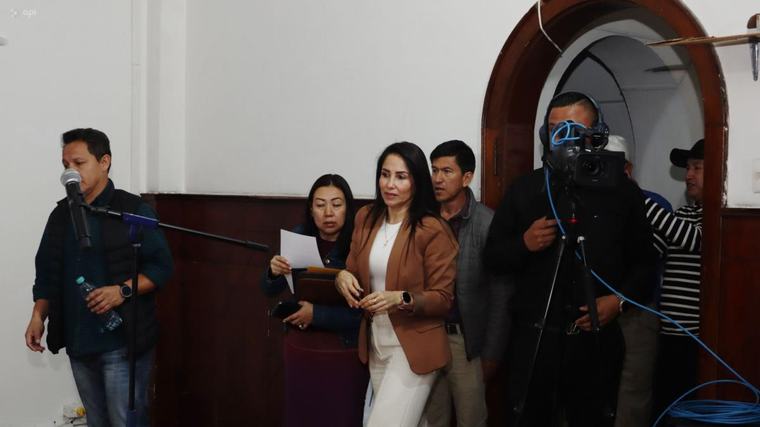 Luisa González agota opciones para salvar su candidatura a la Prefectura de Manabí: así es el proceso en el TCE