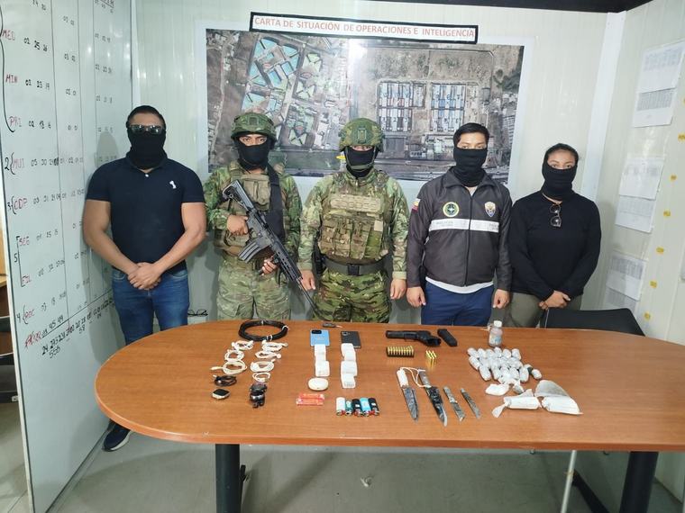 Armas, drogas y celulares se incautaron en operativos militares dentro de tres cárceles del país