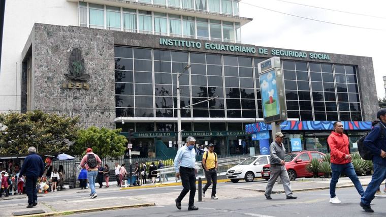 Venta de bienes del IESS: las trabas detrás del plan de Noboa para dar liquidez al Seguro Social