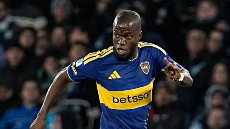 Enner Valencia falla un penal y su sonrisa desata la furia en Argentina