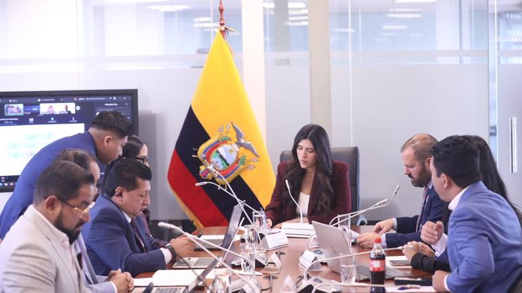 Registro de scooters y motos eléctricas y controles a deliverys incluye el informe para segundo debate de Ley de Seguridad vial en la Asamblea