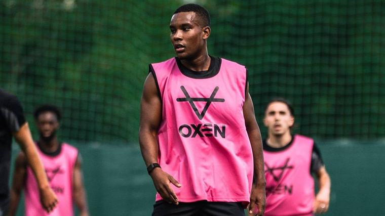Hull City no inscribe a Óscar Zambrano en la Premier League y el ecuatoriano buscará salir cedido a otro club