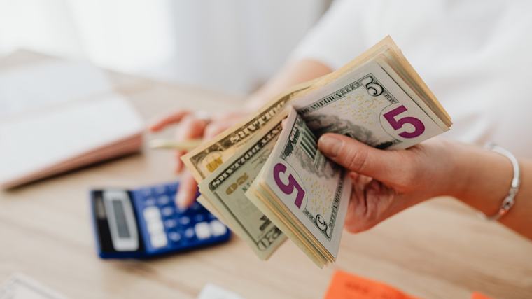 Los afiliados piden al Biess $ 1.545 en promedio en créditos para educación en 2026
