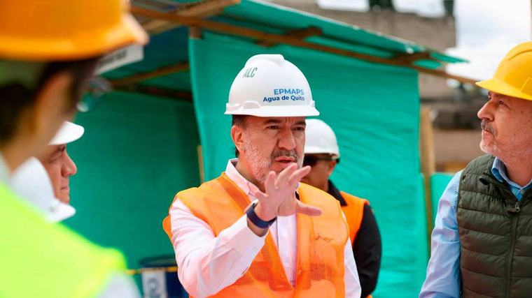 Quito detecta irregularidades en compra de seis camiones recolectores de basura