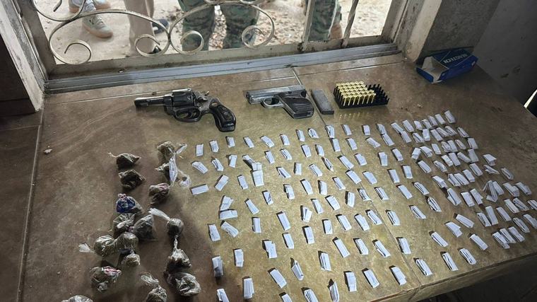 Hallan armamento y droga tras allanamiento en La Revancha de Manta
