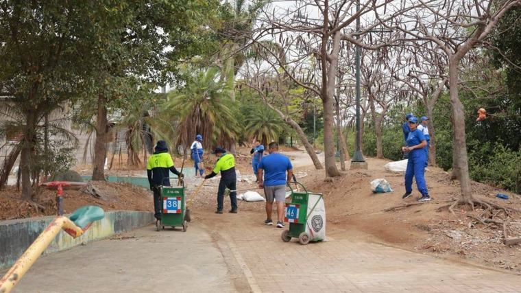 Así recuperaron un área afectada por residuos junto al Estero Salado en Guayaquil