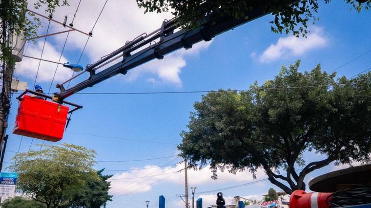 Guayaquil reemplaza cables de cobre por aluminio para frenar robos en el alumbrado público