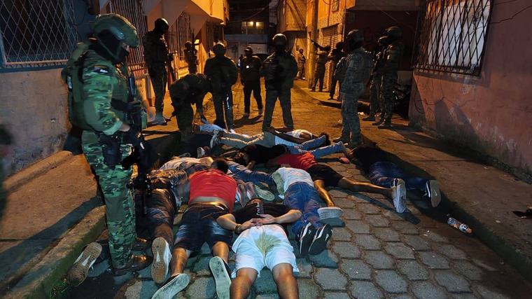 ¿Quiénes son los 15 detenidos por militares en Santo Domingo?