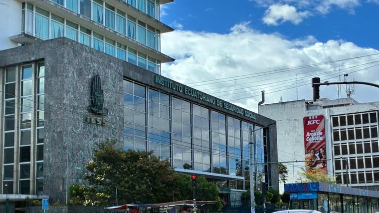 Antes de una reforma de pensiones, se deben vender USD 2.000 millones en activos para dar liquidez al IESS, dice Presidente Noboa