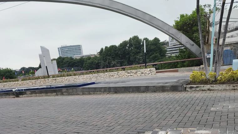 Moradores de Urdesa Central exigen al Municipio de Guayaquil terminar obras de soterramiento
