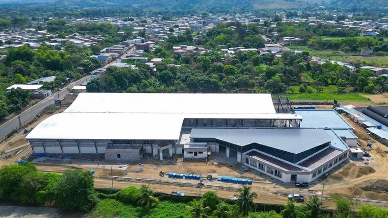 Alcaldesa Ledy Laura Muñoz presenta los avances del nuevo mercado de Calceta, en el cantón Bolívar