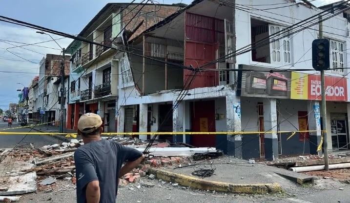 ¿Qué considera que debería hacer la sociedad ecuatoriana para estar preparada para un terremoto? (O)
