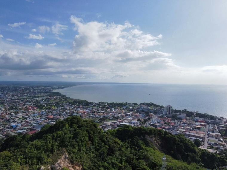 Guyana recibe a los primeros seis migrantes reubicados desde EE. UU. bajo nuevo acuerdo
