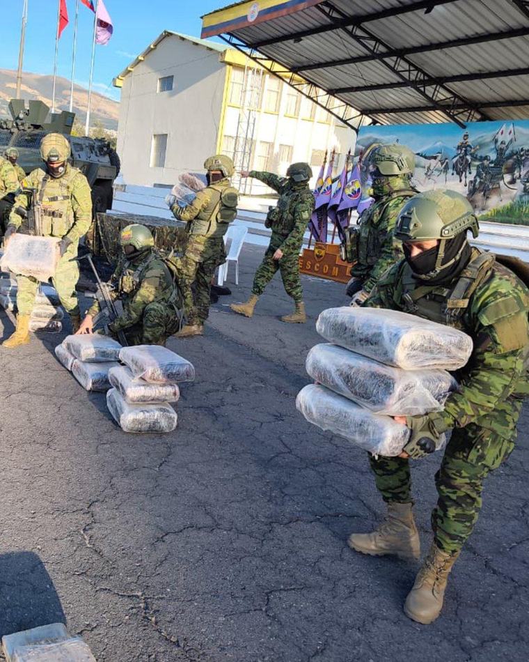 Golpe al narco: Incautan media tonelada de marihuana de 'Los Lobos' y dos toneladas de cocaína que iban a Suecia
