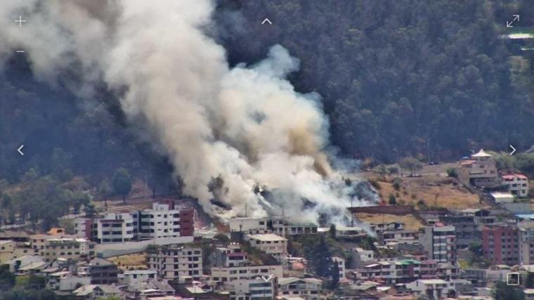 Incendio forestal en La Gasca, Quito: gran columna de humo alerta a los vecinos