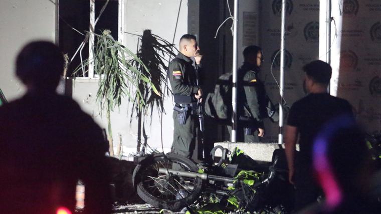 Un muerto y once heridos en el ataque terrorista contra un puesto policial en Colombia