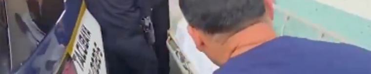 Mujer entró en labor de parto camino al hospital y policías recibieron a su bebé